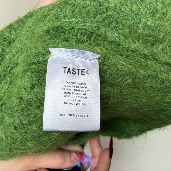 Taste korean brand green alpaca vest medium - Picture 4 of 4
